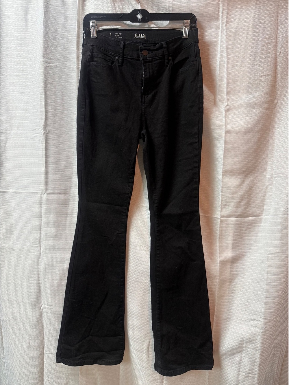 a.n.a Women's High-Rise Flare Black Jeans Size 4